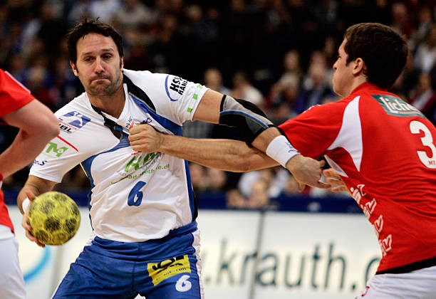 是时候进行调整了！湖人也许不应该继续让后场新援进入轮换阵容？.