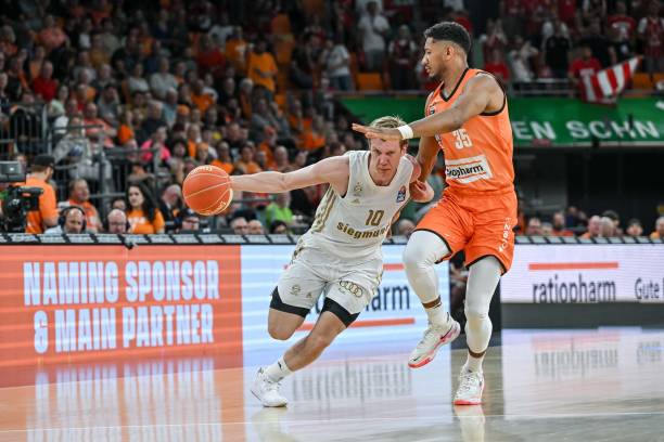 阿德巴约：我们都明白维金斯会爆发 对他砍下40+并不震惊.