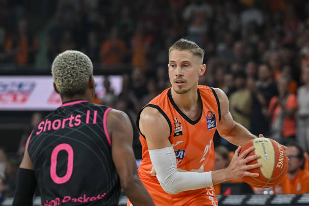 调整为更稳 调整为更稳