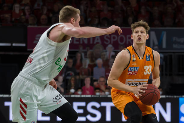 许多游泳爱 许多游泳爱